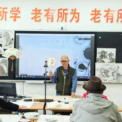 成果盈庭添雅韵 名师赋诗寄温情